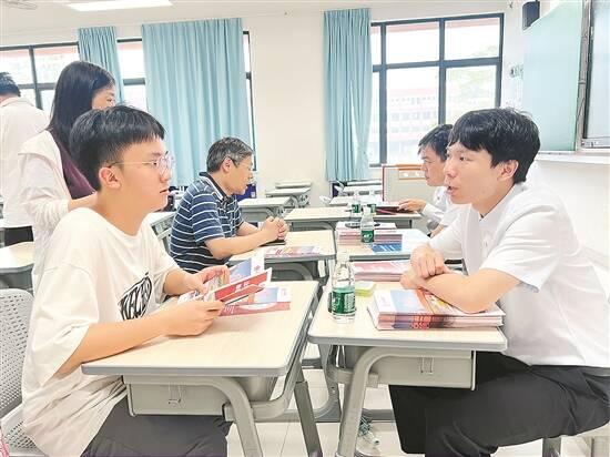羊城晚報(bào)四場(chǎng)中考志愿填報(bào)先導(dǎo)咨詢(xún)會(huì)線上線下服務(wù)超十萬(wàn)家庭